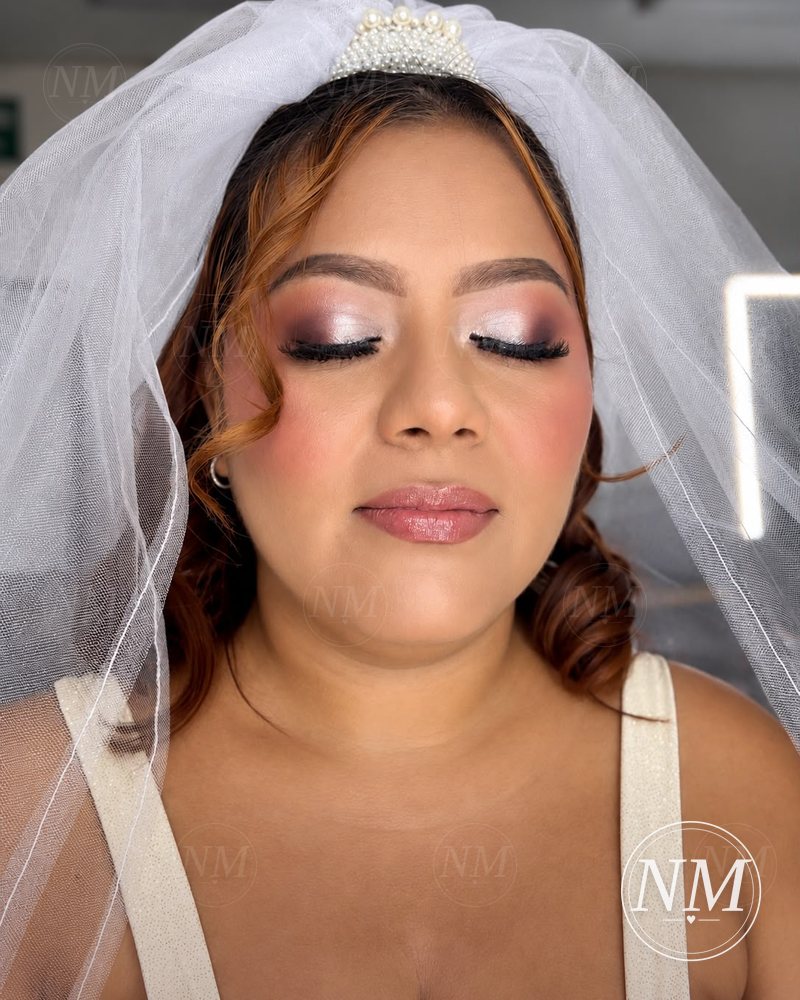 Maquillaje de novia con velo